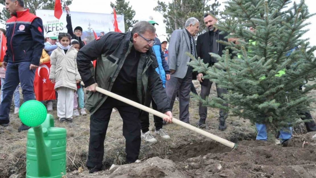 Kars'ta Milli Ağaçlandırma Günü: 11 bin 500 fidan toprakla buluştu