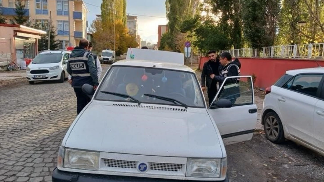 Kars'ta öğrenci yurtları önünde güvenlik uygulamaları artırıldı