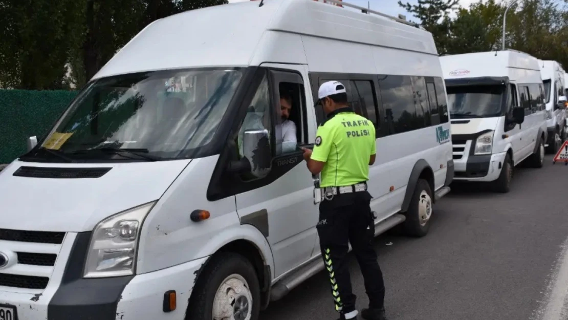 Kars'ta okul servisleri ve çevreleri denetlendi