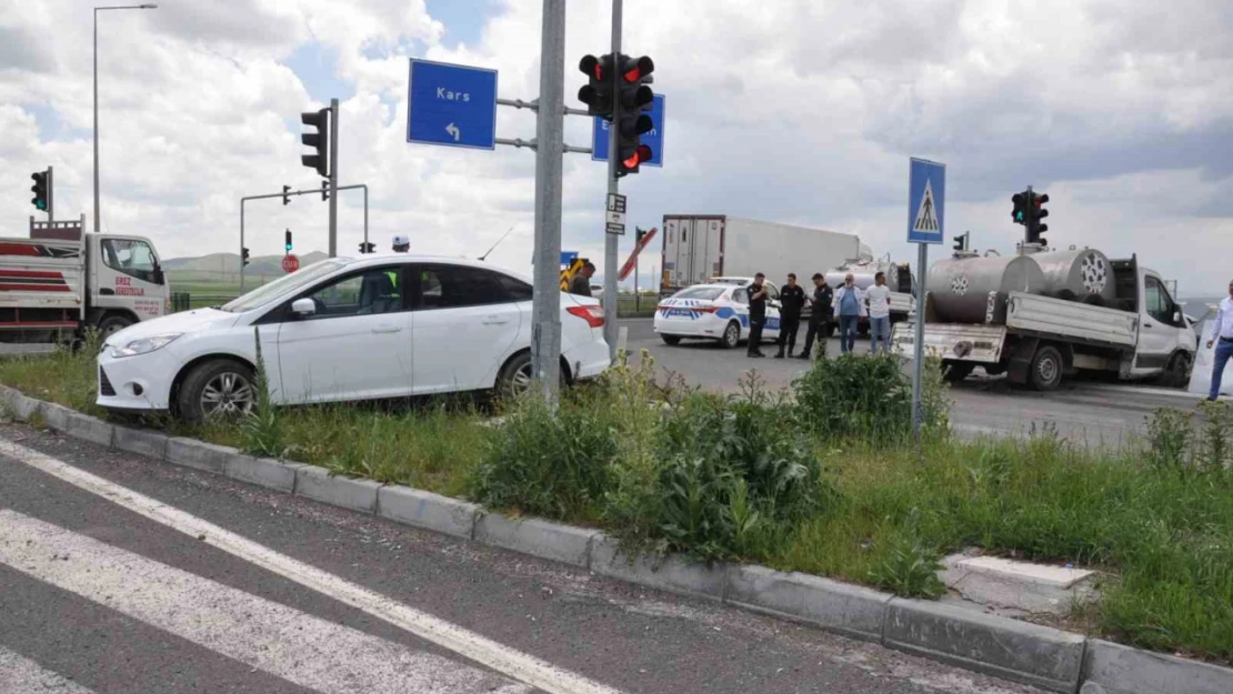 Kars'ta trafik kazası: 4 yaralı