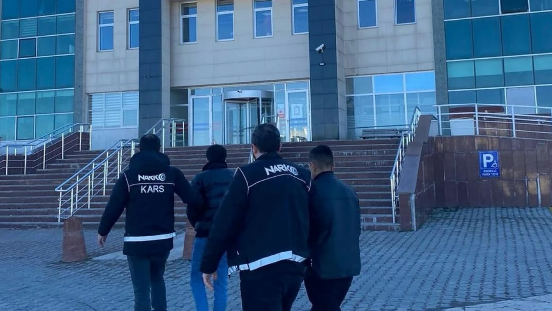 Kars'ta uyuşturucuyu vites kutusuna sakladılar