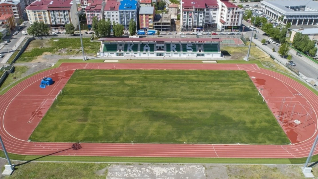 Karslı spor severler, stadyumun eksikliklerinin giderilmesini bekliyor