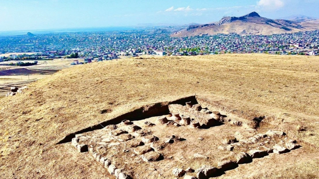 Kevenli Kalesi'nde Urartular'a ait 42 dev küp ilk kez gün yüzüne çıkarıldı