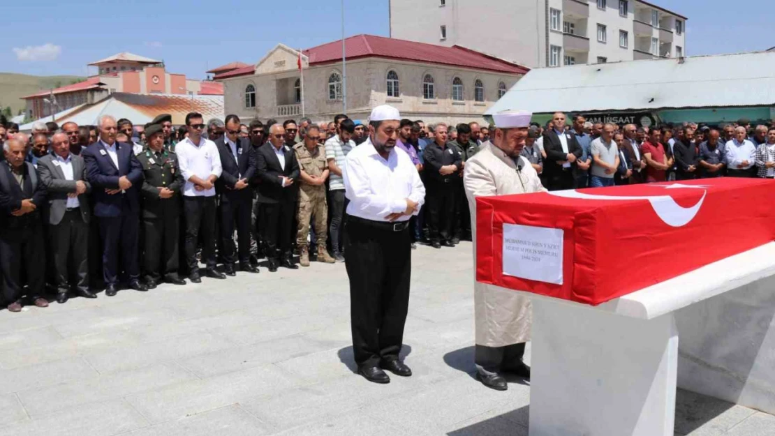 Kırıkkale'deki kazada hayatını kaybeden polis memuru Ağrı'da son yolculuğuna uğurlandı