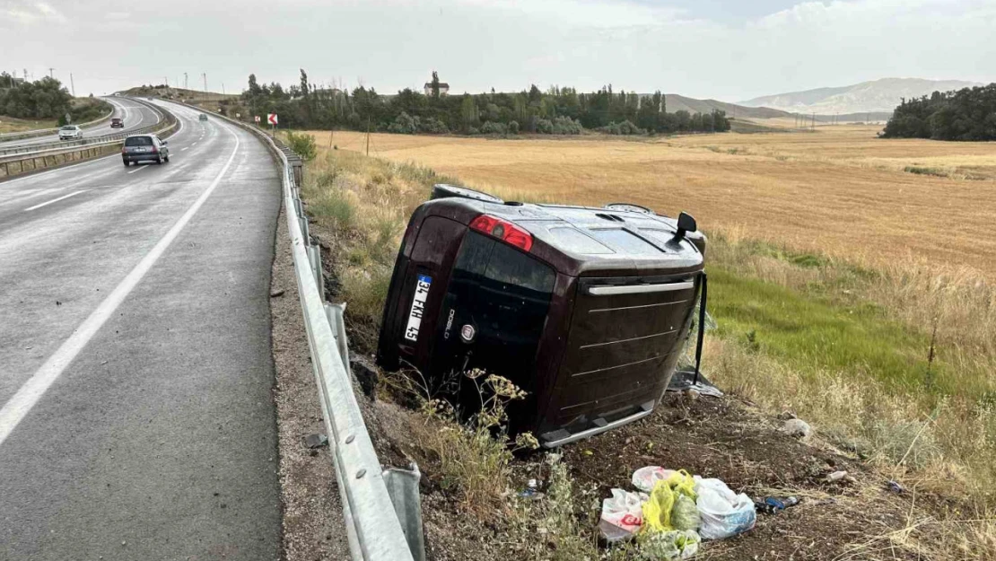 Kontrolden çıkıp şarampole uçtu, araçta bulunan 5 kişi yaralandı