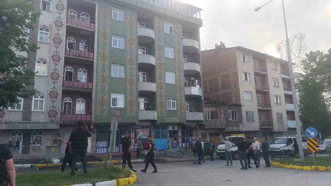 Mahallede husumetli aileler birbirine girdi: 3 yaralı, 7 gözaltı