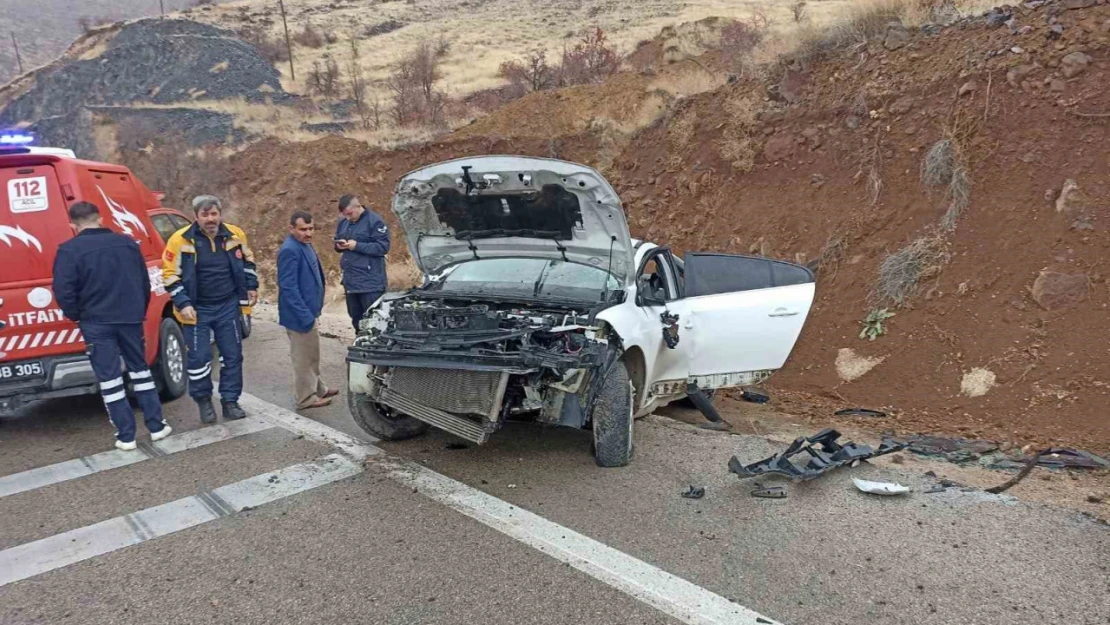 Malatya'da kontrolden çıkan araç devrildi: 6 yaralı