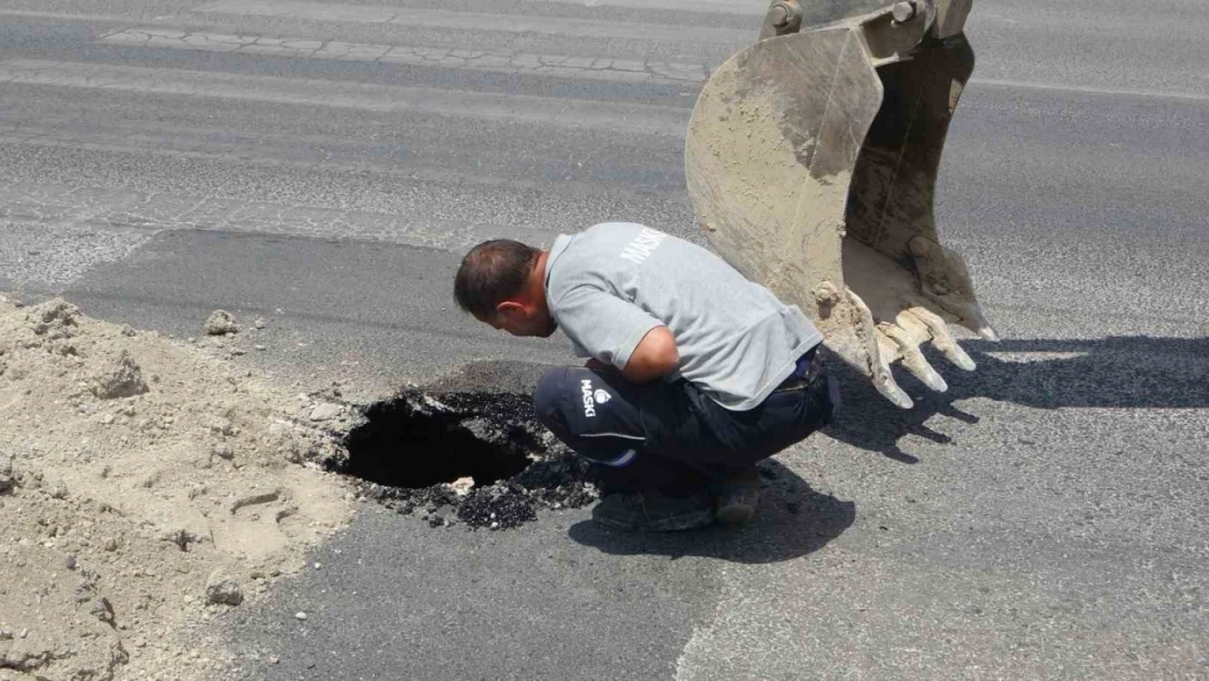 Malatya'da yolda çökme meydana geldi