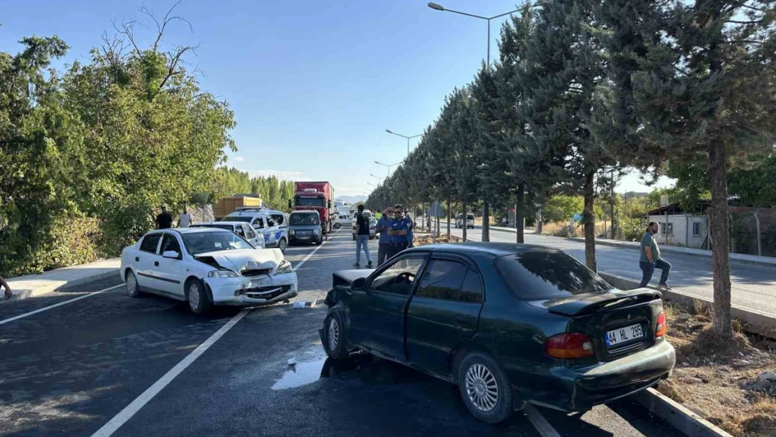 Malatya'da zincirleme trafik kazası: 3 yaralı