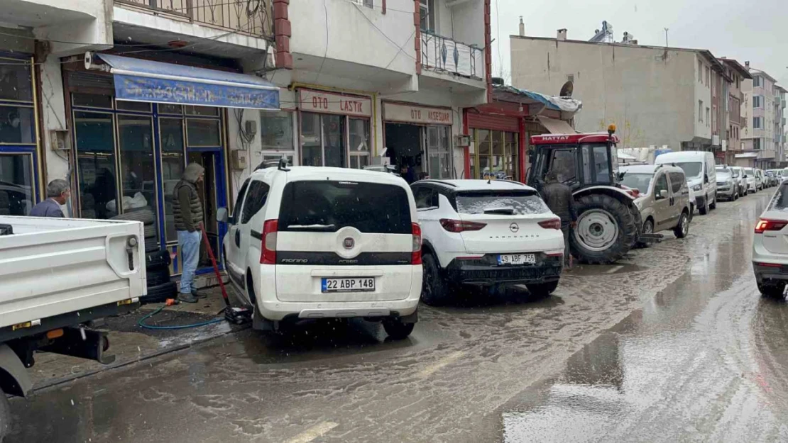 Malazgirt'teki lastikçilerde yoğun mesai