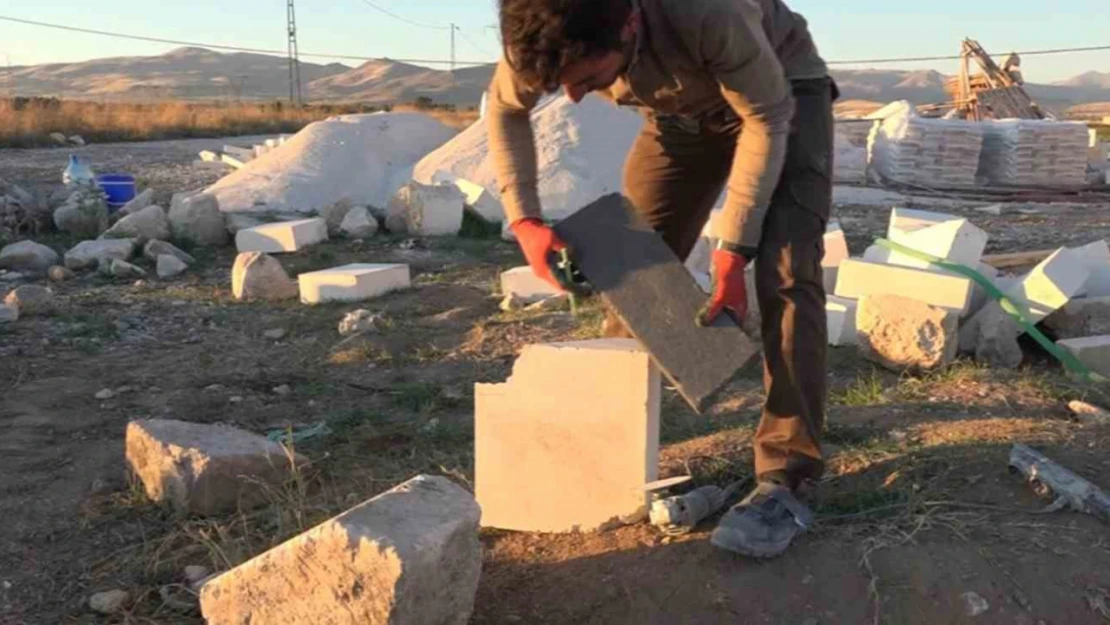 Mardinli taş ustası tarihi eserleri aslına uygun şekilde onarıyor