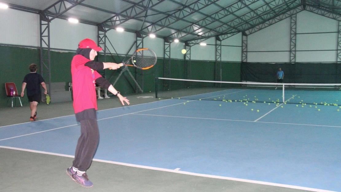 Mevlana Vadisi'ne kapalı tenis kortu