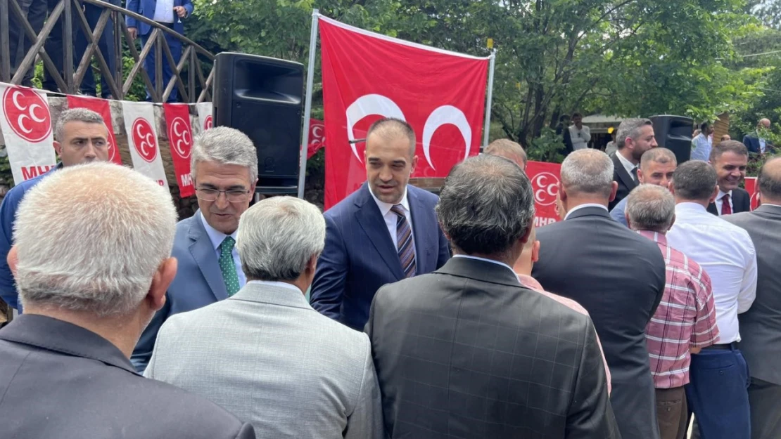 MHP'de bayramlaşma programına yoğun katılım