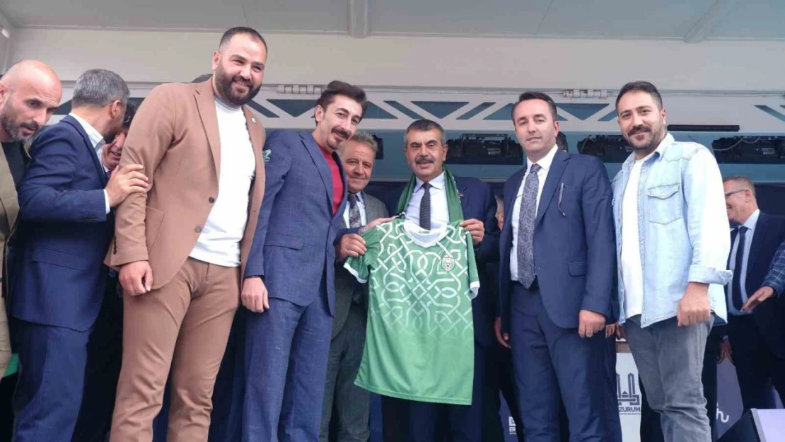 Milli Eğitim Bakanı Tekin'e Tortumspor forması