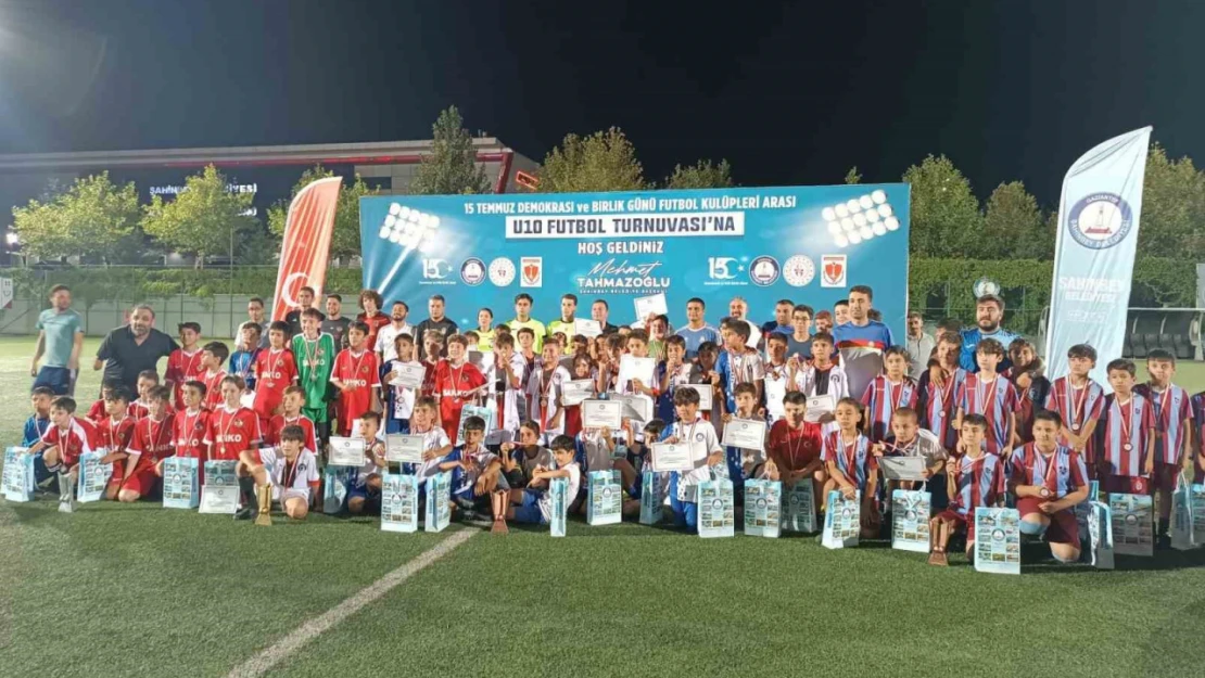 Minik futbolcular Şahinbey Belediyesi'nin organizasyonunda karşı karşıya geldi