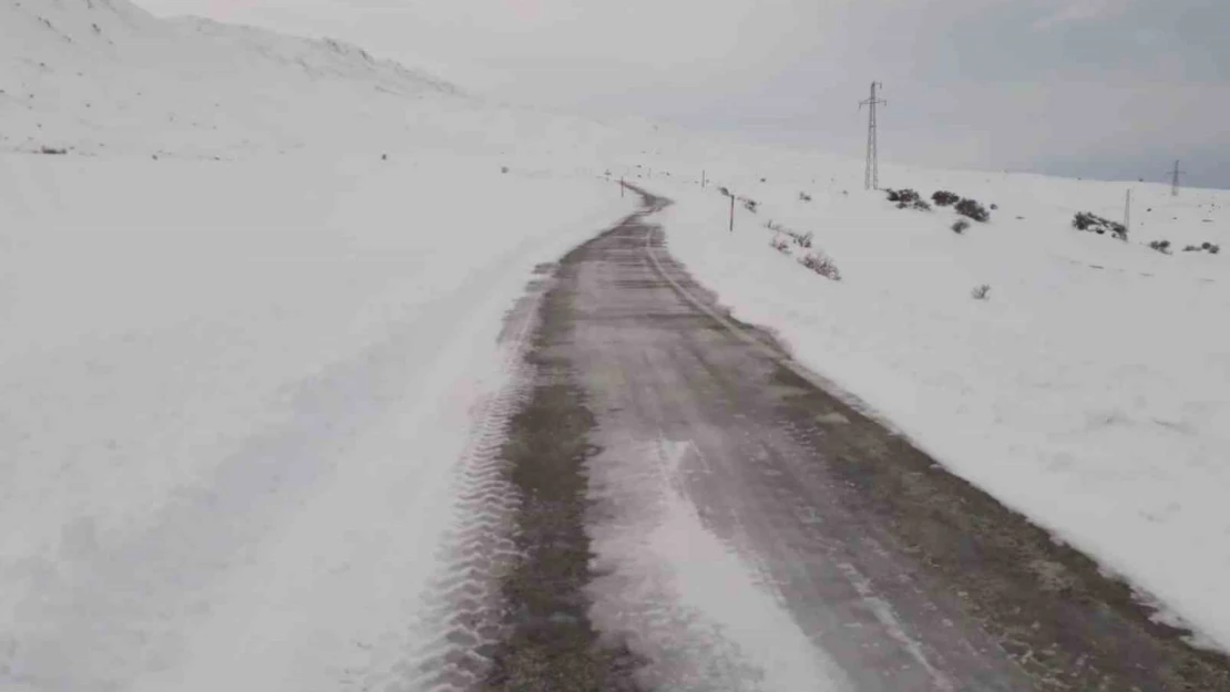 Muradiye'de yol açma çalışması