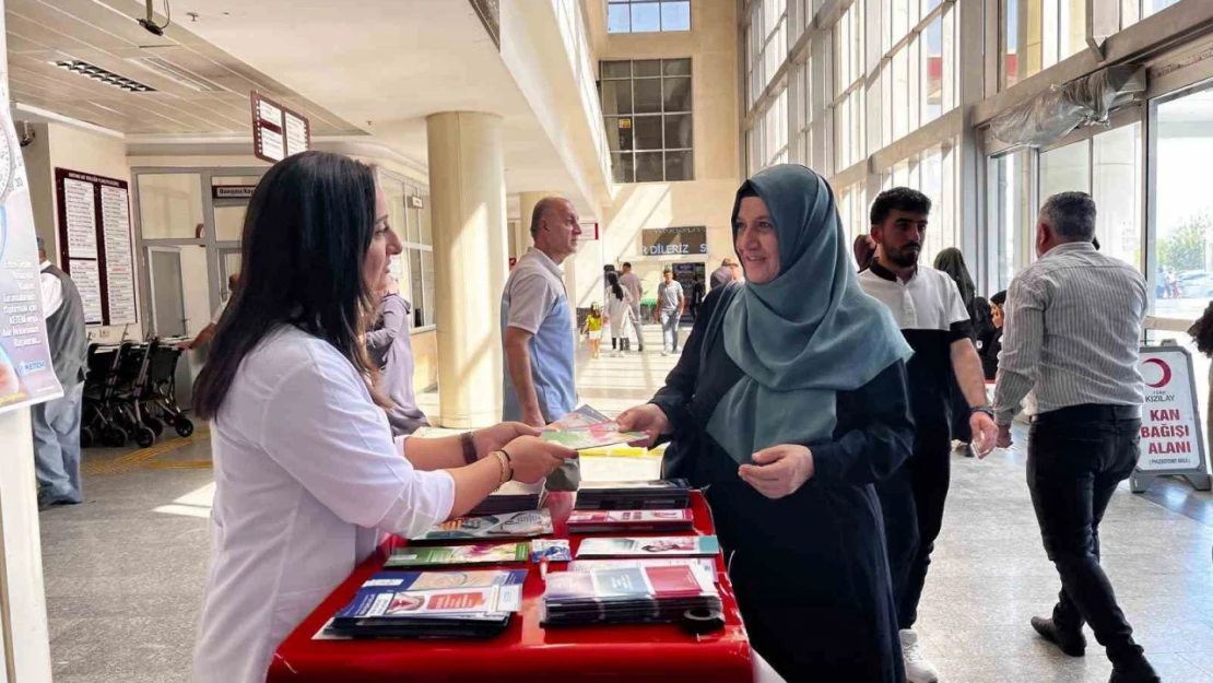 Muş'ta 'Halk Sağlığı Haftası'nda kanser farkındalığı için stantlar kuruldu