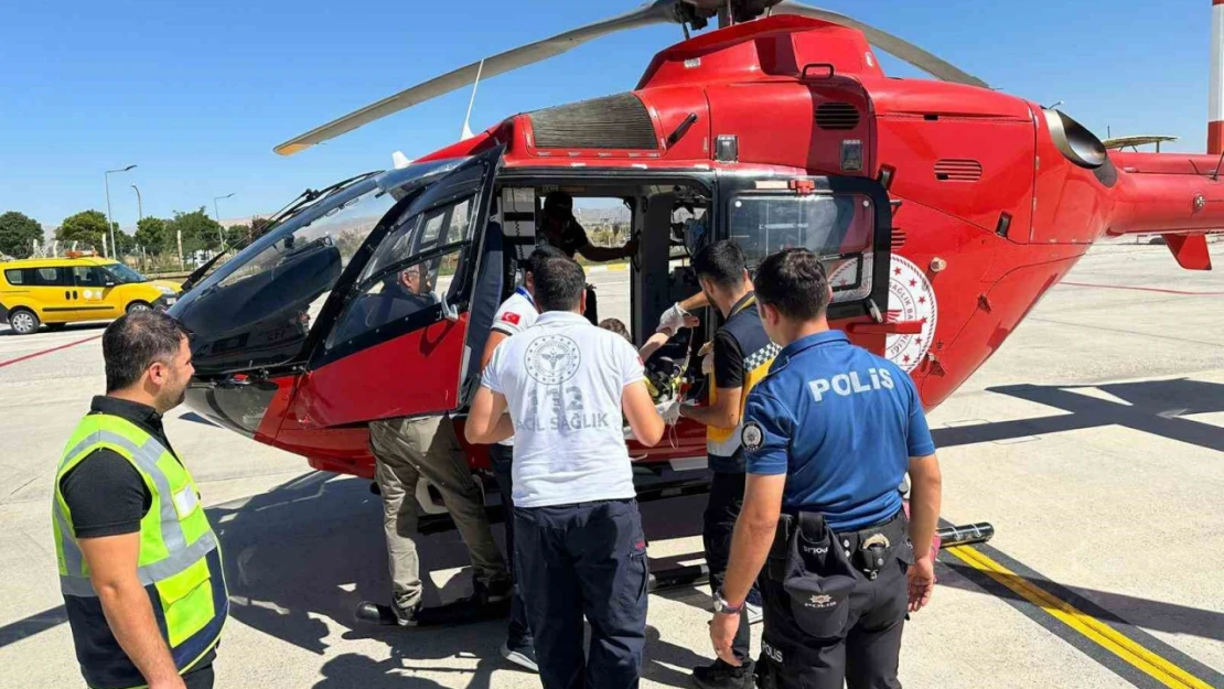 Muş'ta ambulans helikopter 3 yaşındaki hasta için havalandı