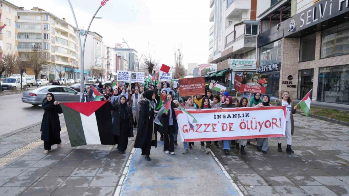 Muş'ta anneler ve çocukları Filistin için yürüdü