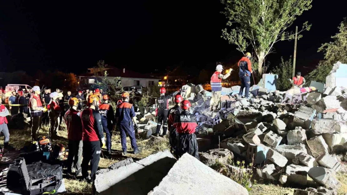 Muş'ta gerçeği aratmayan deprem tatbikatı