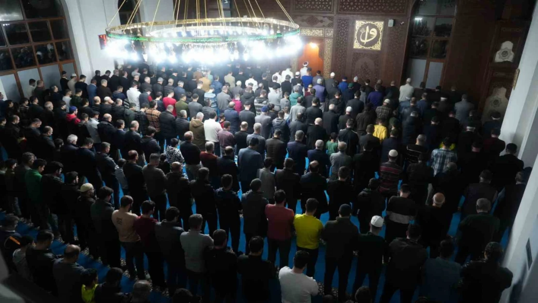 Muş'ta ilk teravih namazı kılındı