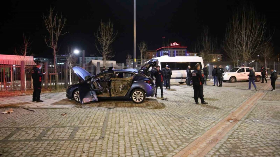 Muş'ta park halindeki araçta patlama meydana geldi, sürücü yaralandı