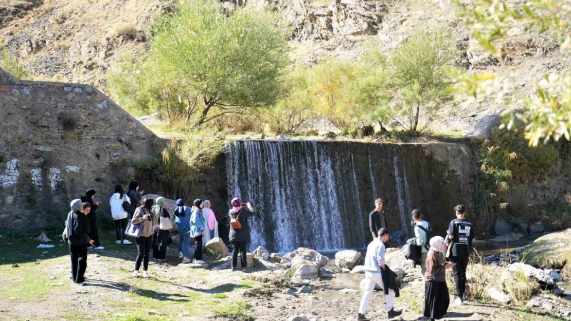 Muş'ta teknoloji bağımlılığına karşı doğa yürüyüşü düzenlendi