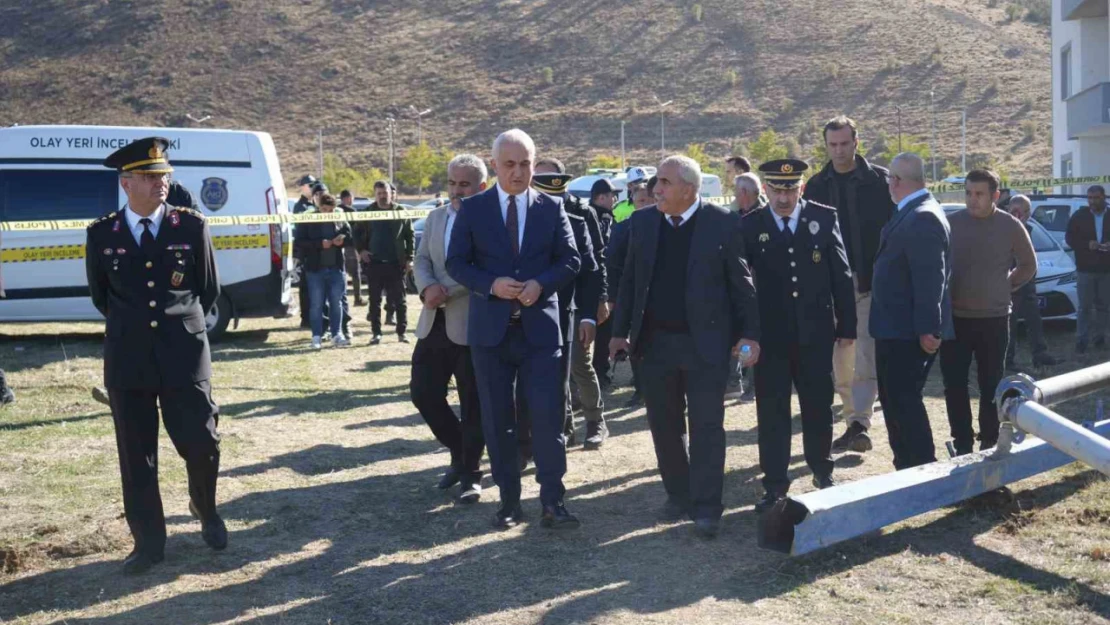 Muş Valisi Ani Çakır tren kazasının olduğu bölgeye gitti