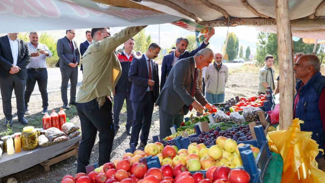 Muş Valisi Çakır, yerel üreticileri destekleyerek doğal sebze ve meyve satışını teşvik etti