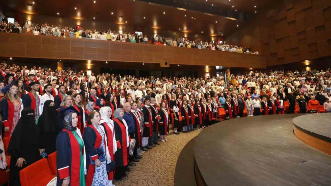 Naci Topçuoğlu MYO'da mezuniyet heyecanı