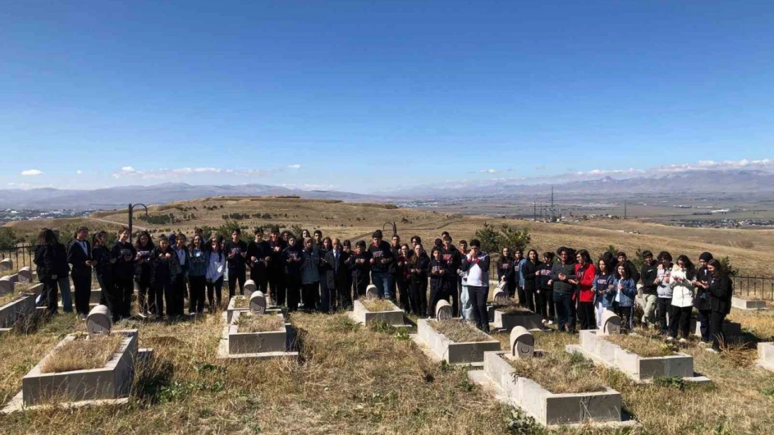 Necmettin Erbakan Fen Lisesi öğrencileri tarihi Aziziye tabyalarını gezdi