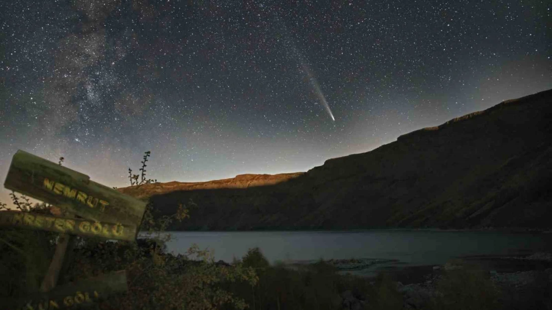 Nemrut Krater Gölü'nde Atlas kuyruklu yıldızı görüntülendi