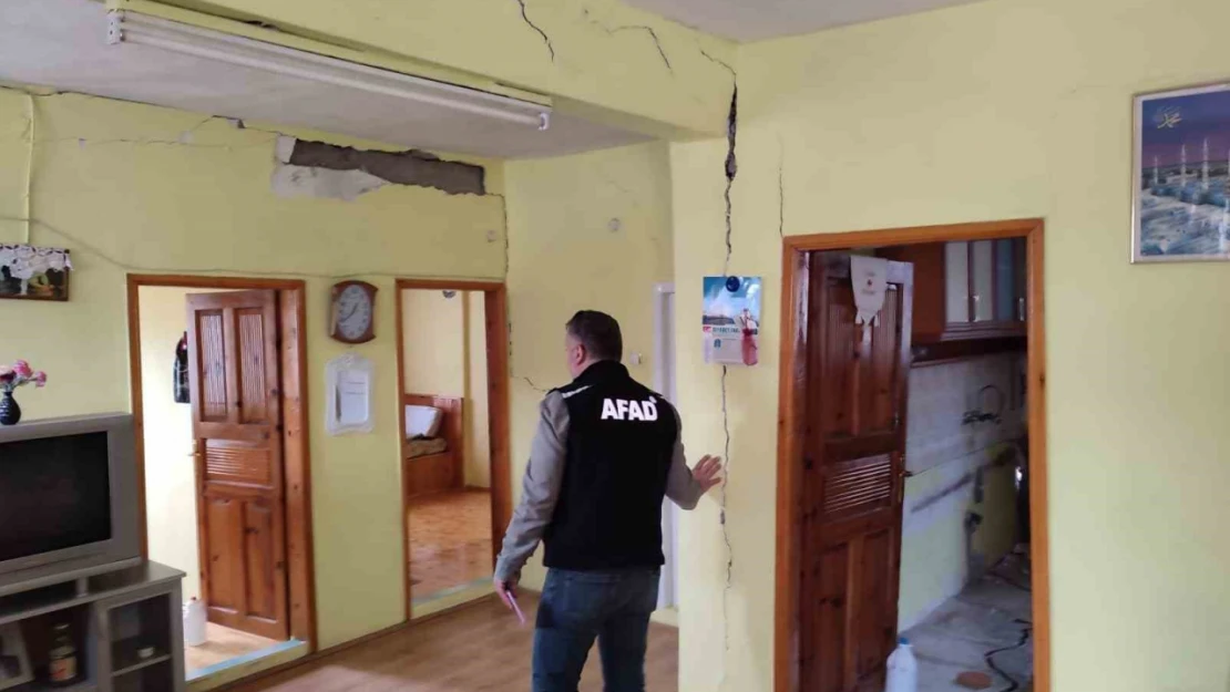 O köy diken üstünde