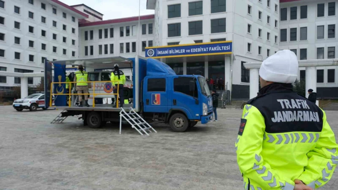 Öğrencilere simülasyonla emniyet kemeri farkındalığı