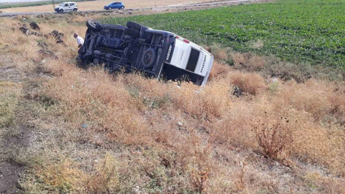 Öğretmen servisi şarampole devrildi: 10 yaralı