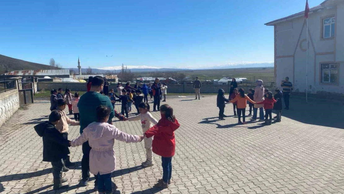 Öğretmen ve öğrencilere afet farkındalık eğitimi verildi