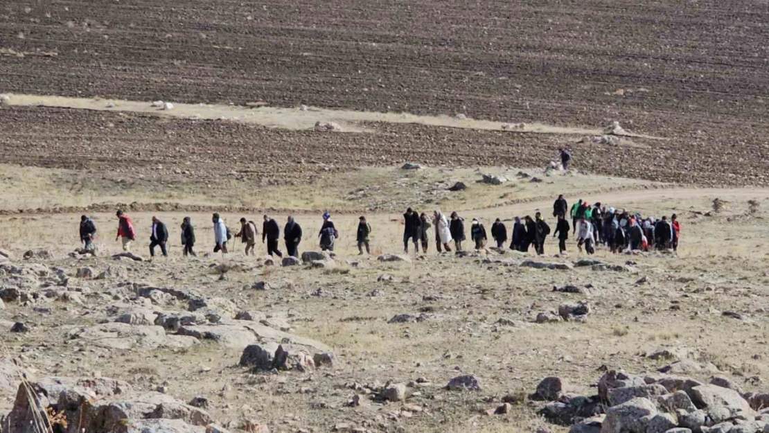 Öğretmenler 2 bin 600 yıllık Zernaki Tepe'ye doğa yürüyüşü gerçekleştirdi