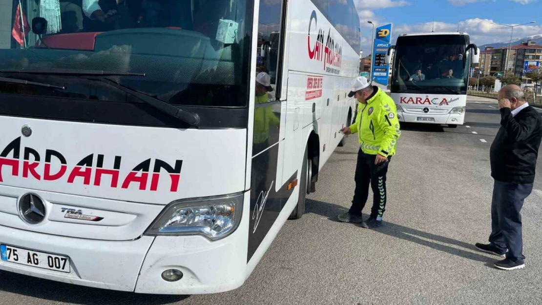 Oltu polisinden kış lastiği kontrolü