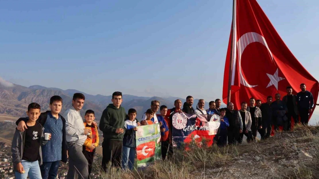 Oltu protokolü Sitare Dağı'na tırmandı