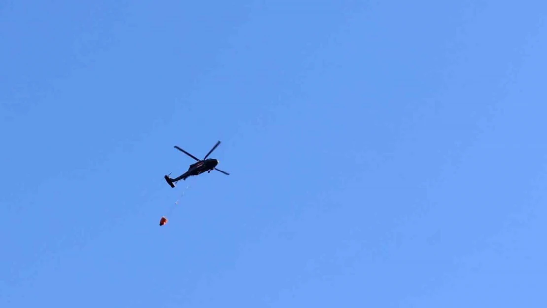 Ormanlık alanda çıkan yangın helikopterle söndürüldü