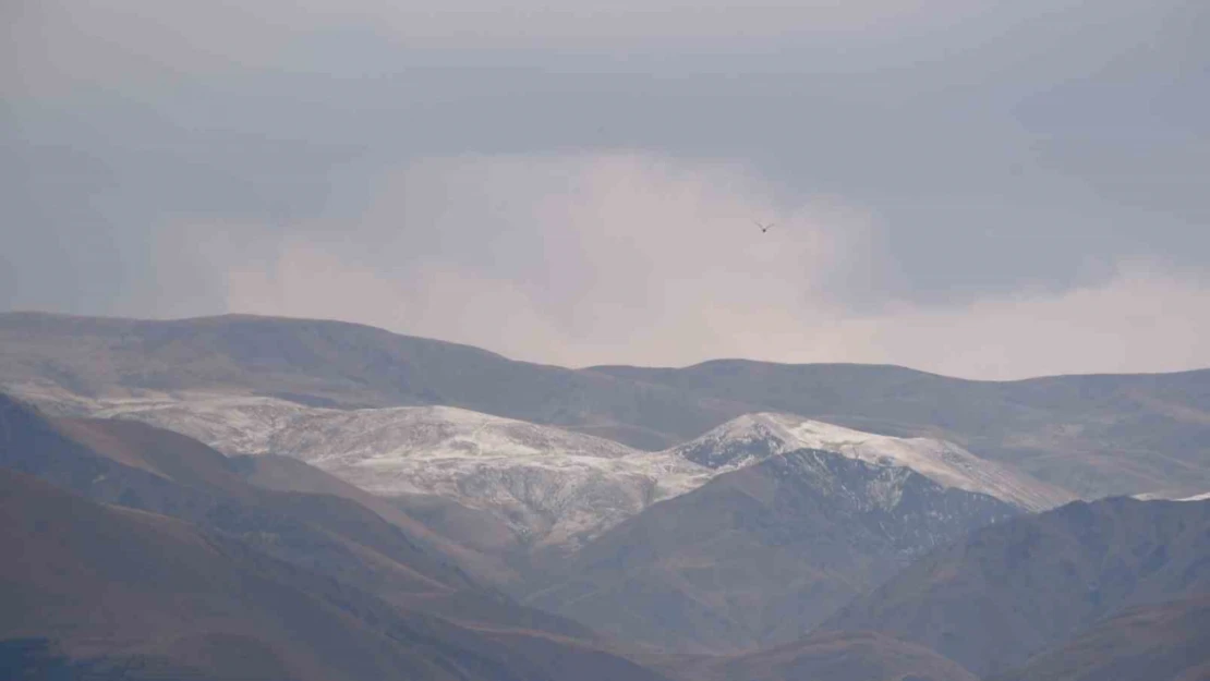 Palandöken'e mevsimin ilk karı yağı