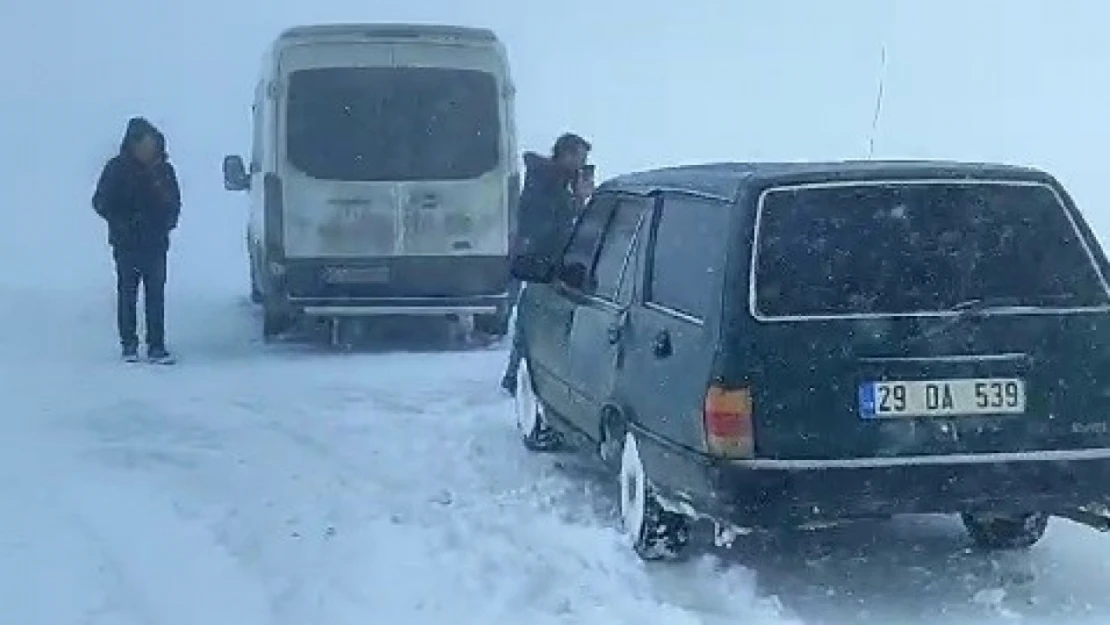 Palandöken geçidinde mahsur kaldılar