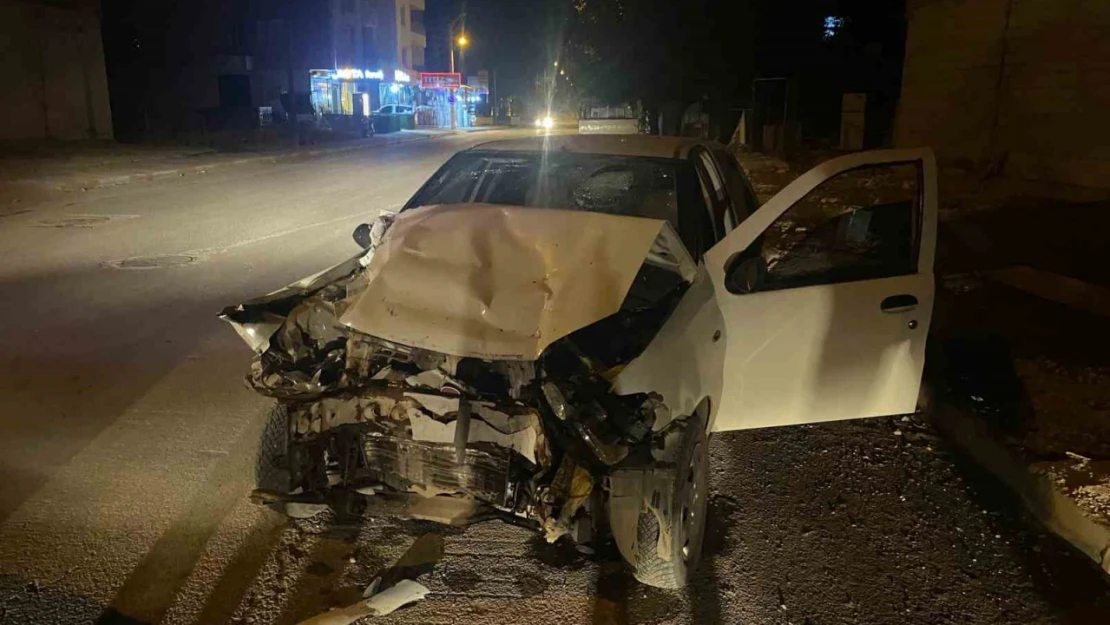 Park halindeki otomobile arkadan çarptı: 1 yaralı