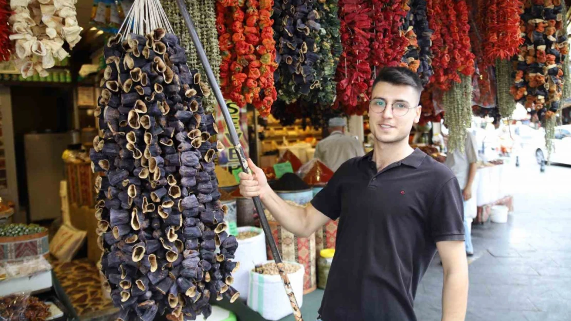 Patlıcan, kabak ve biber kurutmalıkları görsel şölen sunuyor