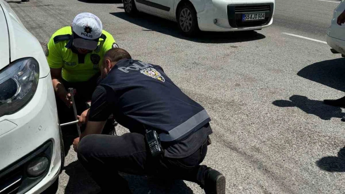 Polis ekibi vatandaşın yardımına koştu