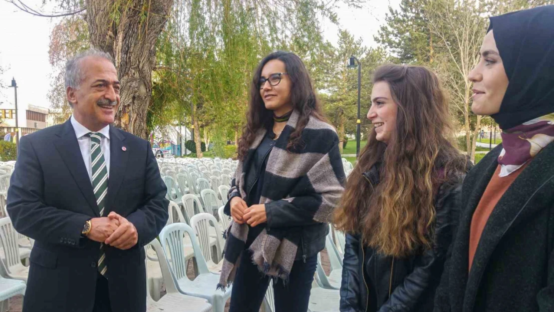 Rektör Çomaklı, 'Öğrenci değişim programları bizim için değerli'