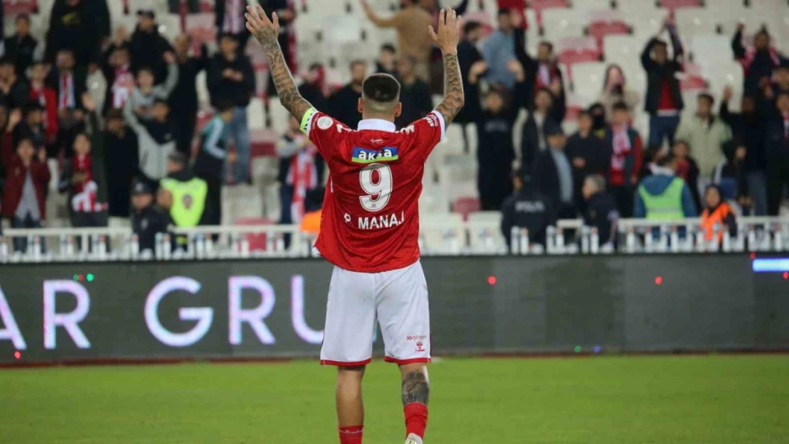 Rey Manaj taraftarlarla vedalaştı