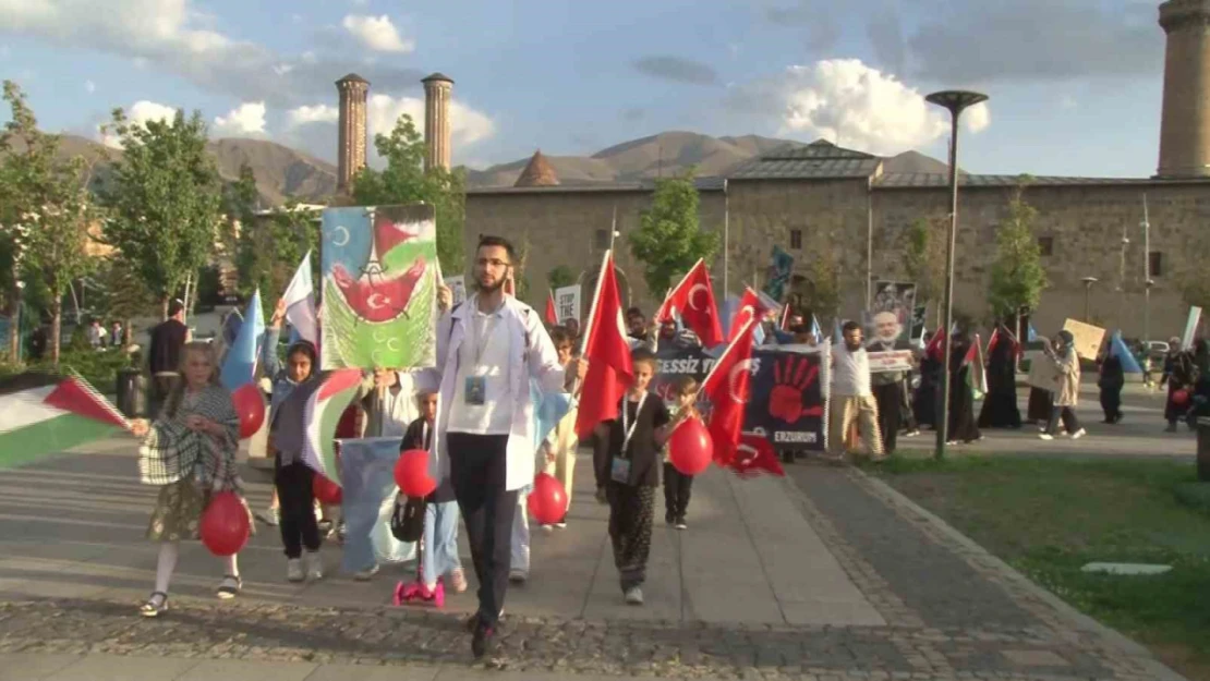 Sağlık çalışanları Erzurum'da İsrail'i protesto etti