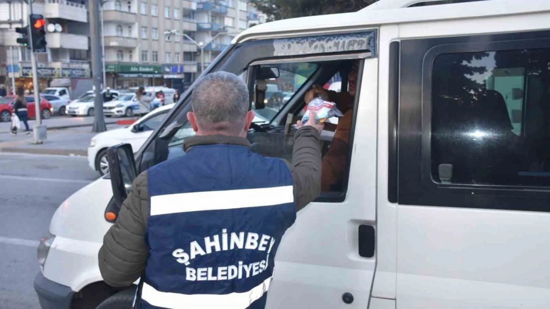 Şahinbey Belediyesi iftara beş kala ile vatandaşların yanında