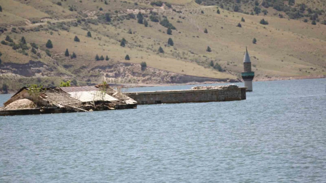 Sarıkamış'ta baraj suyu çekildi